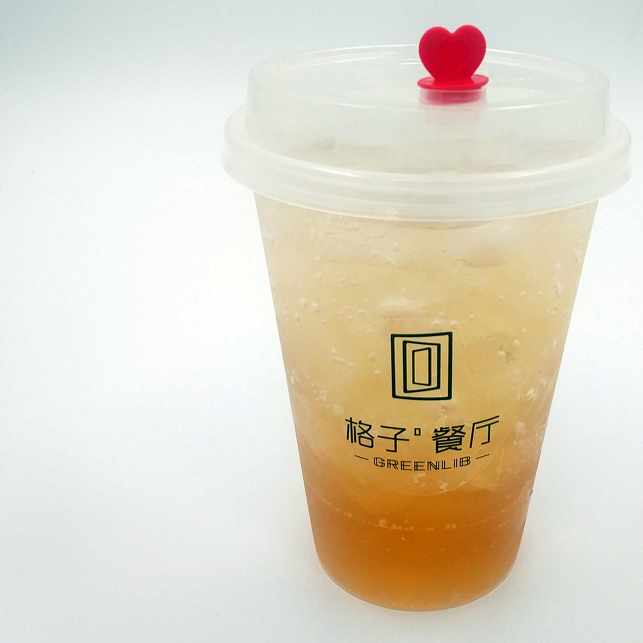 221 LAB.的诞生源自这些年做品牌设计过程中的思考,我们认为一个好的品牌设计不单单是平面设计的范畴,在平面世界中,我们目之所及都是二维的,在图纸上,在软件里,在只有长和宽的界面中激发创意。但是,这并不能阻止我们不断的思考和探索这个二维边界里更深处的东西。
基于这个思考点,我们把道可設計和尚格空间两个公司合并成为新的设计平台:221整合设计中心。<br>我们一直在思索如何把平面的信息在受众的脑海里构建重组以呈现出一个立体的品牌形象,这是一个很奇妙的过程。我们希望每一个经由221 LAB.的品牌,更美好,更精彩,能以平面的二维达到品牌的无限之维。<br>—