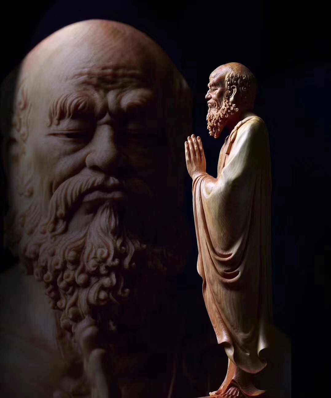 和佛祖待久了,人都变得慈悲了