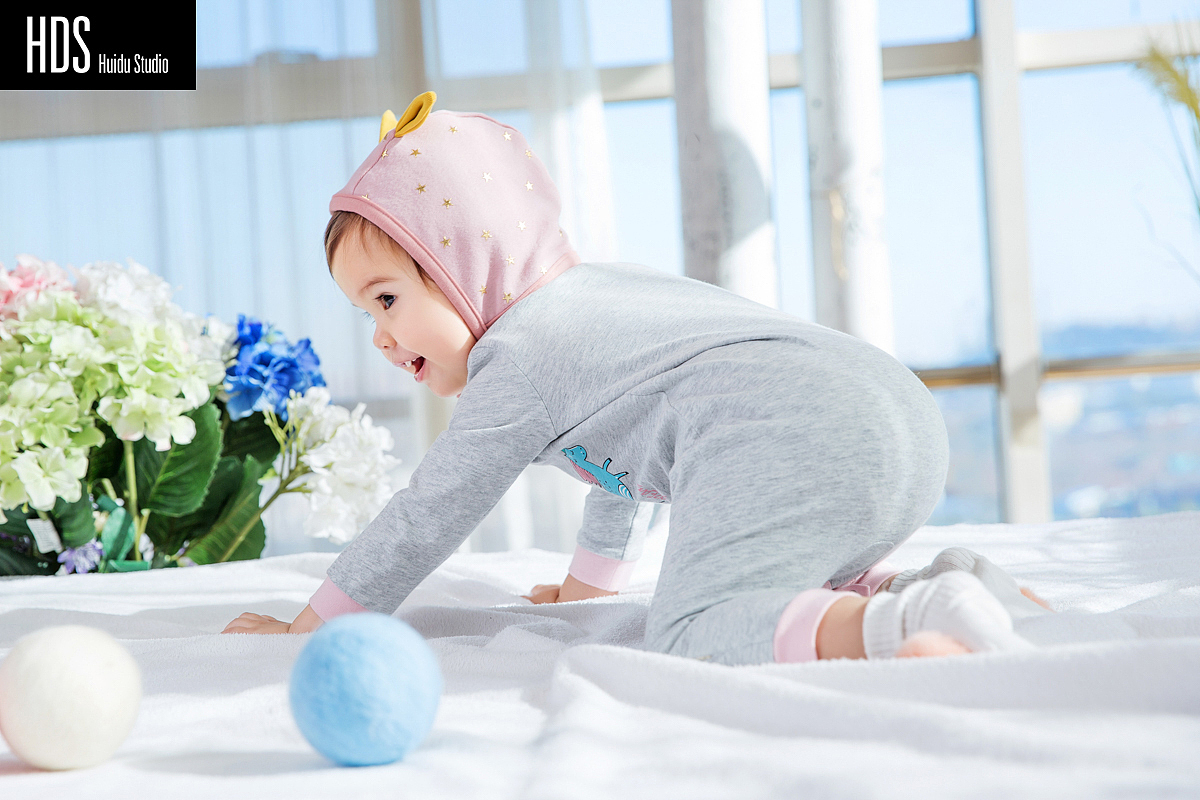 韩都衣舍童装欧美女童婴幼童室内布景拍摄