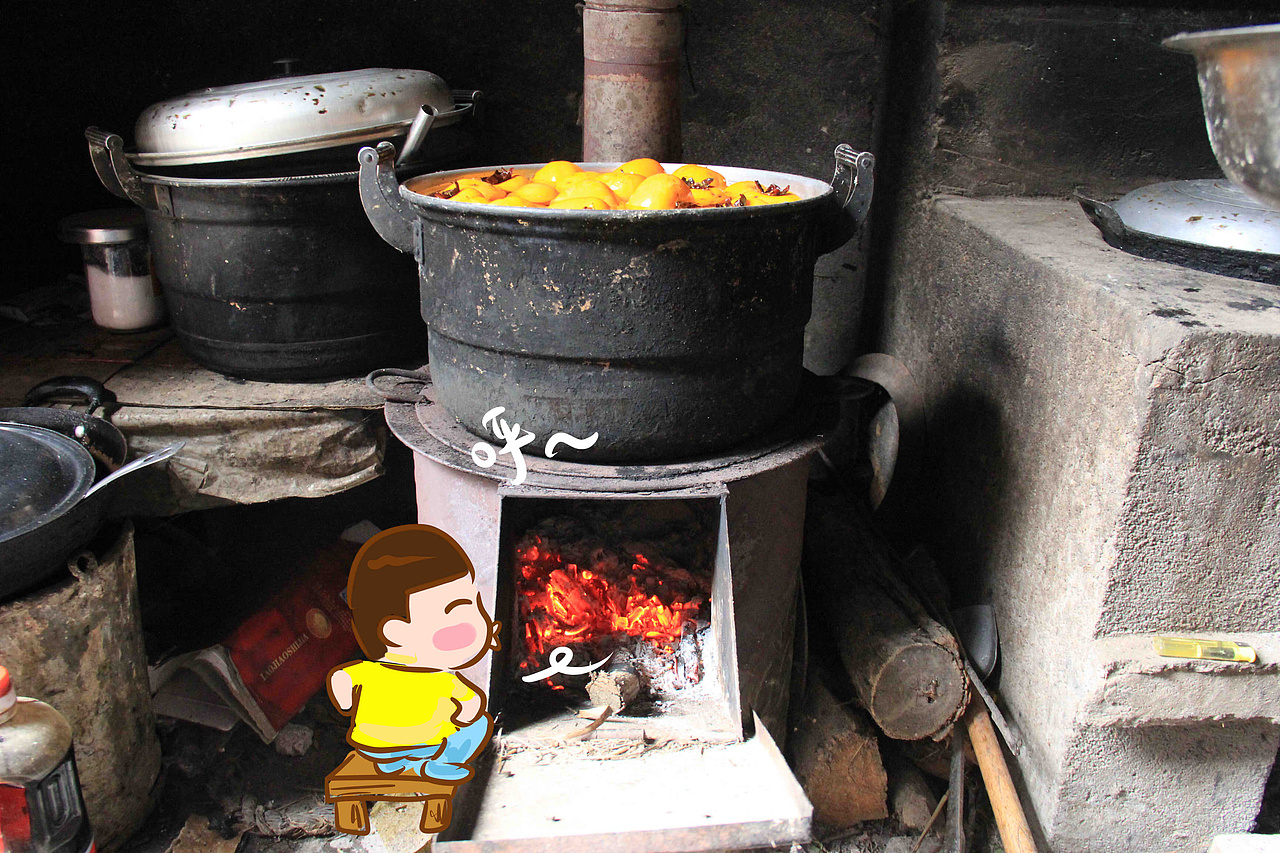 就是要用柴火加热保温的，
<br>半夜也要起来煮一下，可千万不能煮沸咯！<br><br>全程不烫手的温水哦~<br><br>坐等吃柿子吧！<br><br>