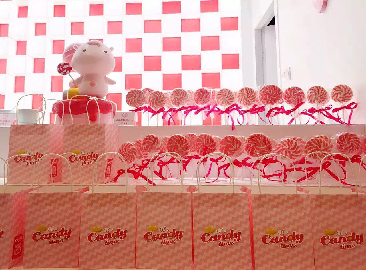 {海信广场} 海信广场吉祥物开发及商场美陈设计