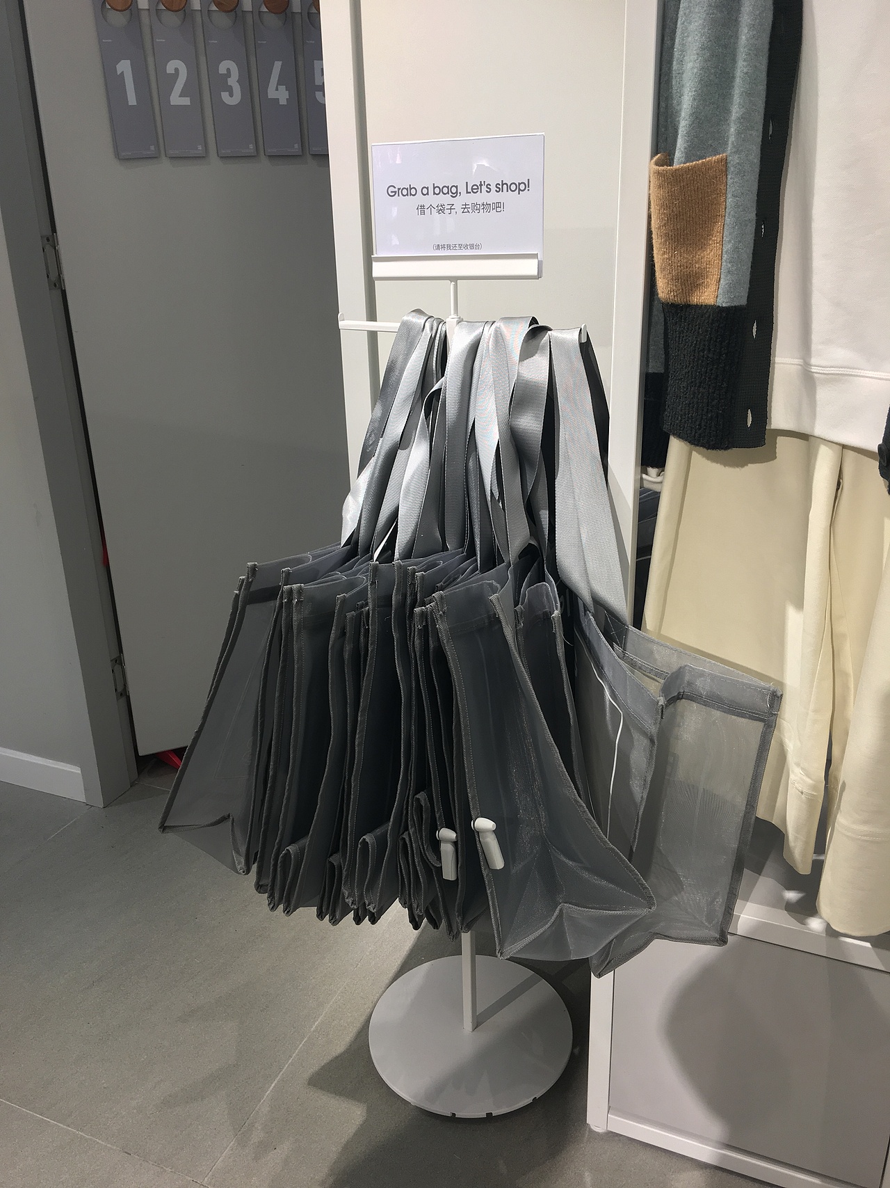 广州大唐_名创优品nome百货店诺米货架厂家