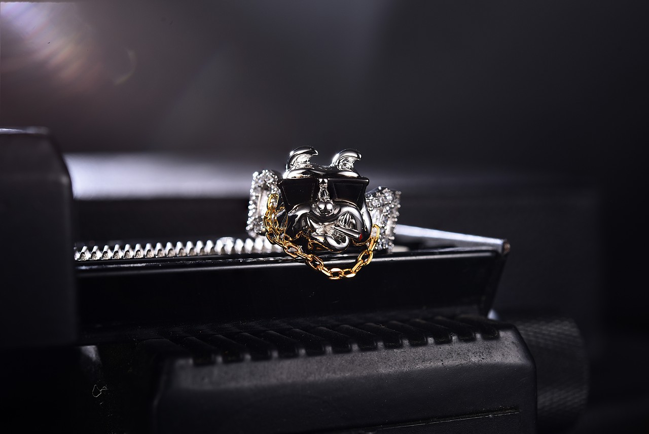 耍流氓系列——流氓狗（图ZMTQzMTMxMTI4） - 产品摄影 - 站酷设计师L糊图原创素材 - 站酷ZCOOL