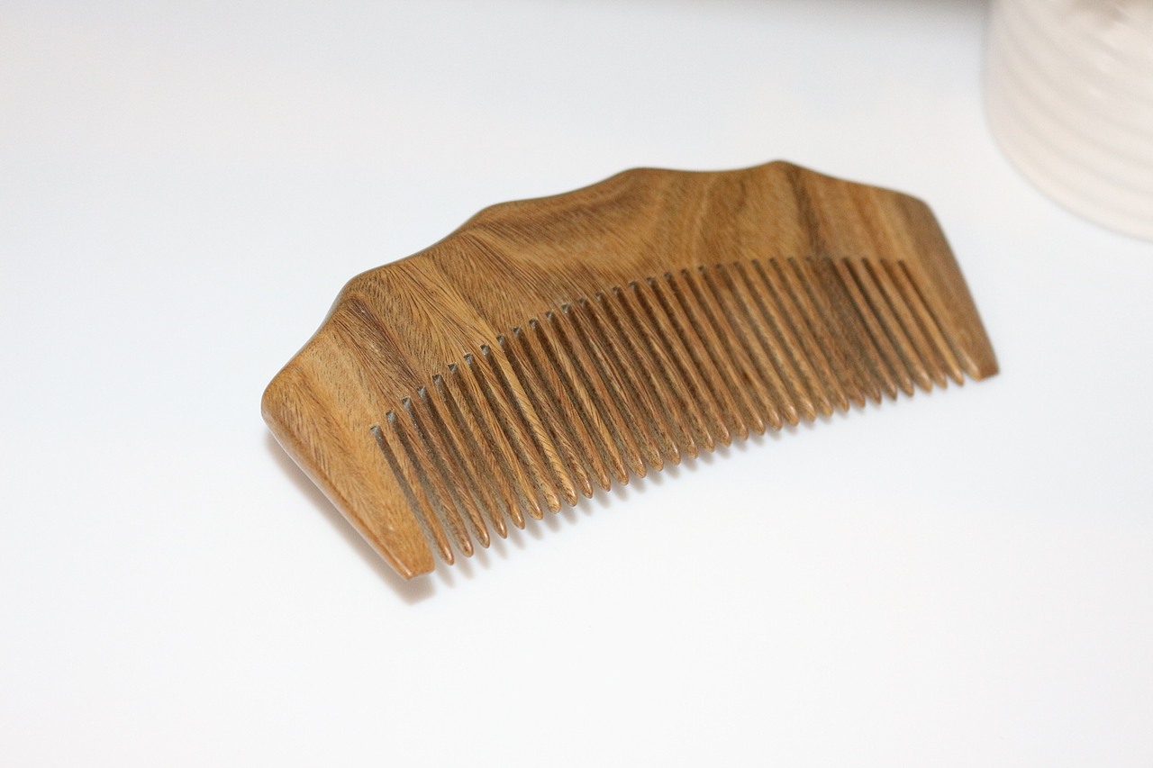 无柄檀木梳