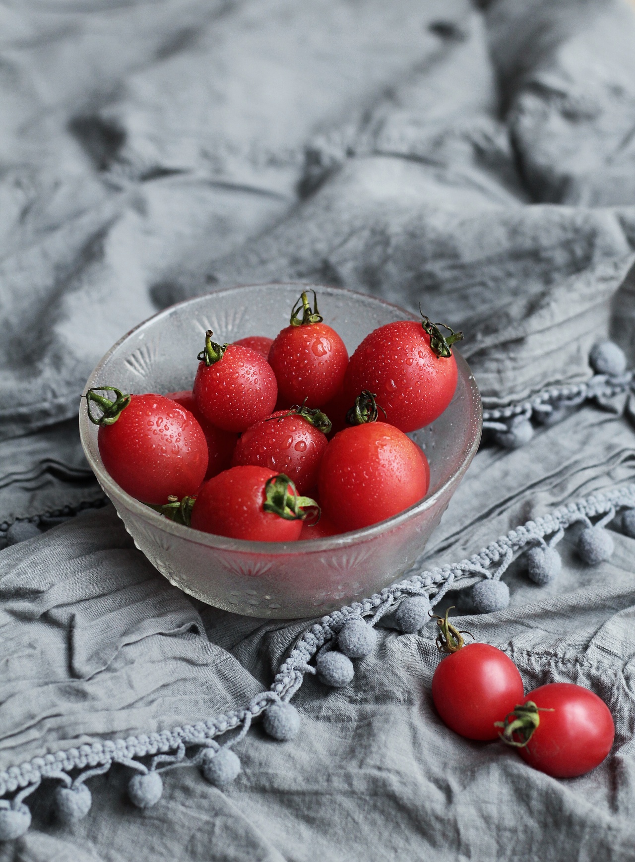 西红柿玫瑰花摆盘装饰怎么做_西红柿玫瑰花摆盘装饰的做法_豆果美食