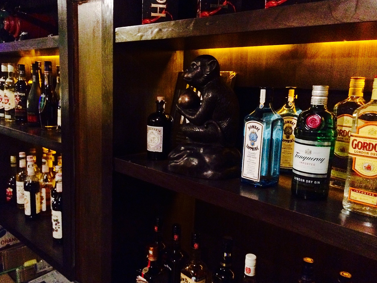 珠海涂鸦 【雾点原创涂鸦】珠海发条橙子Livehouse酒吧