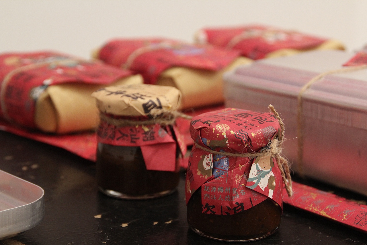 【我的毕设】传统民俗文化与视觉传达设计的连接和激活 ——以“厝边牛丸”为例（图ZNTE0NDYxNjA=） - 包装 - 站酷设计师朱旭煜原创素材 - 站酷ZCOOL