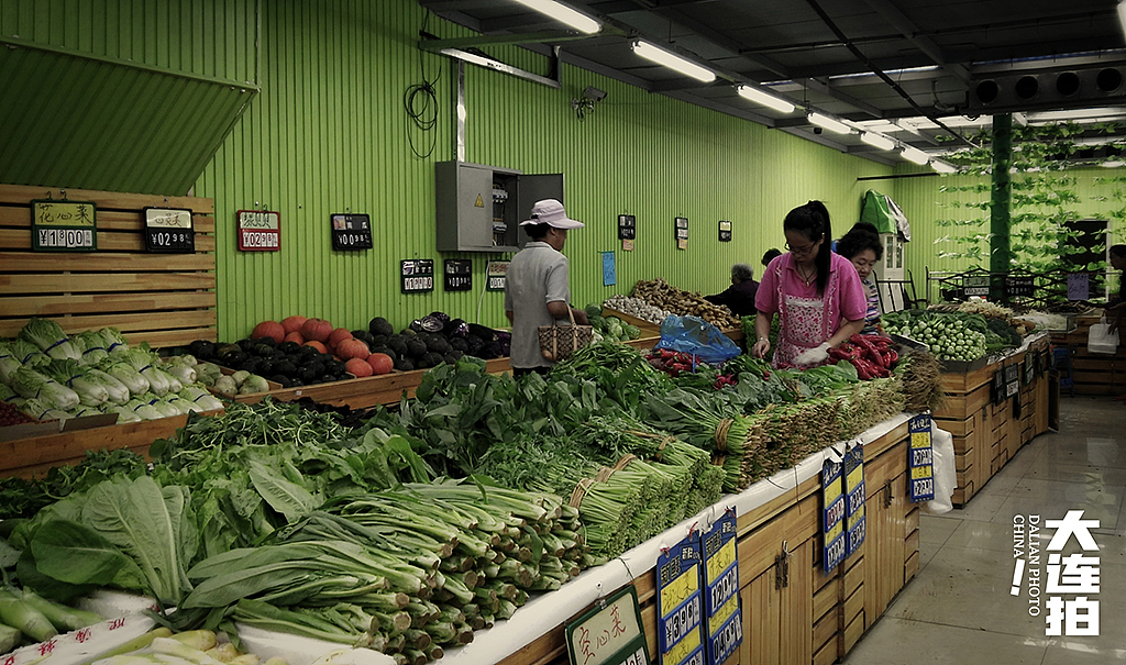 很喜欢这个菜市场墙的颜色