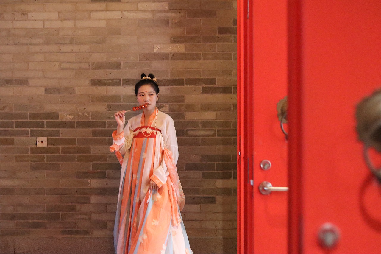 人要先感到幸福 才能看到玫瑰