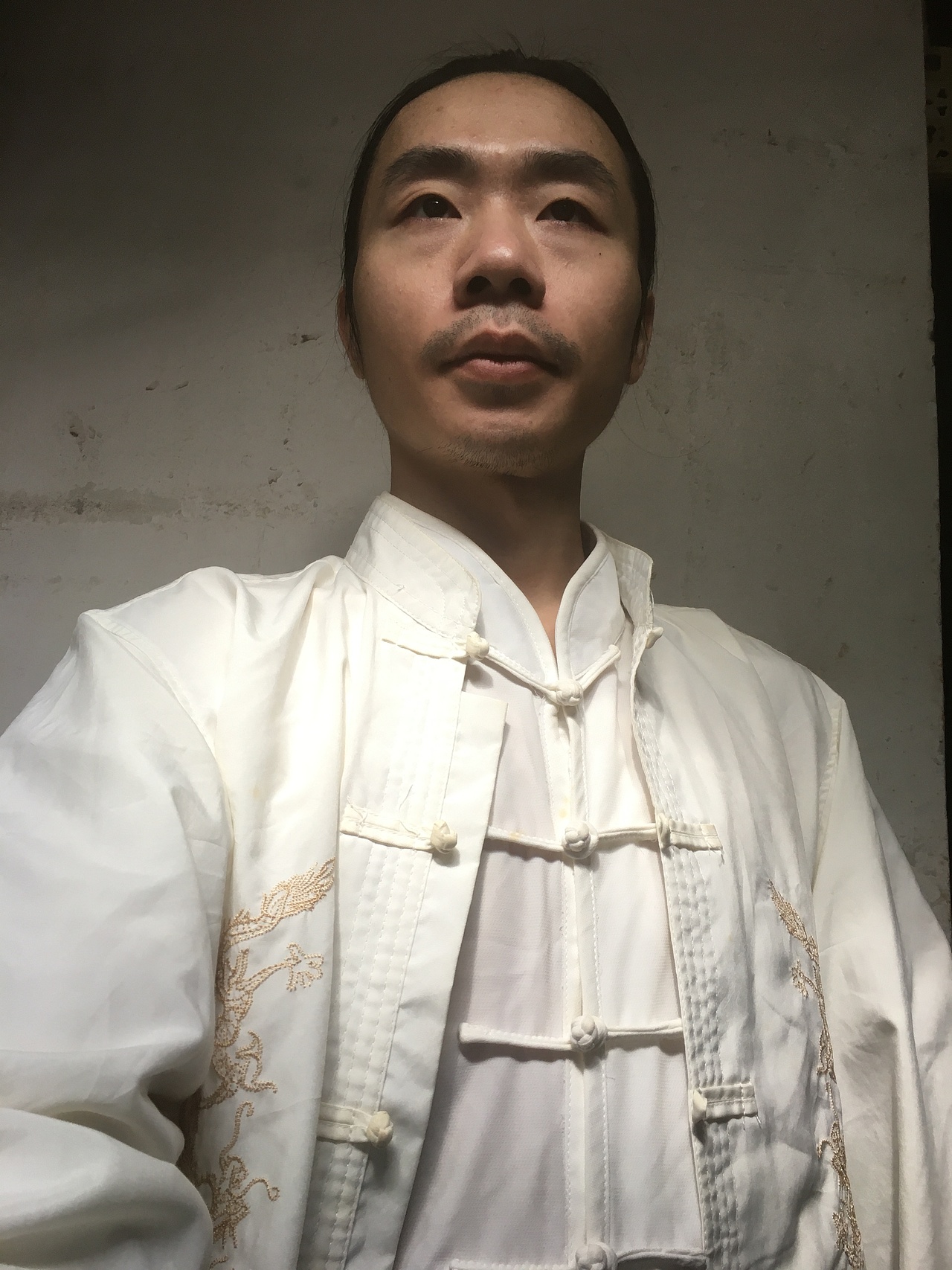 邓赟崽摄影套图之白衣说书人（图ZMzAzNzQ2ODIw） - 人像摄影 - 站酷设计师邓赟崽原创素材 - 站酷ZCOOL