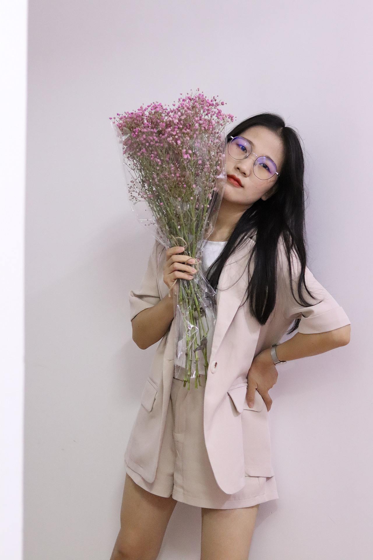 一定要与喜欢的人和热爱的事靠得再近些