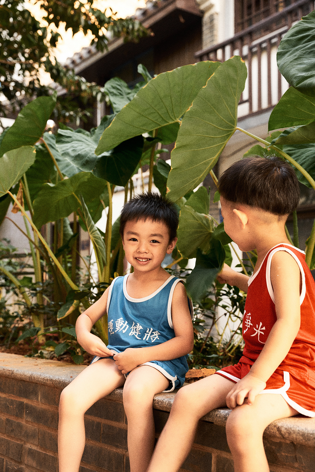 老巷里，一起奔跑吧（图ZMjY1MTI5NDI0） - 人文/纪实摄影 - 站酷设计师sicily田心原创素材 - 站酷ZCOOL