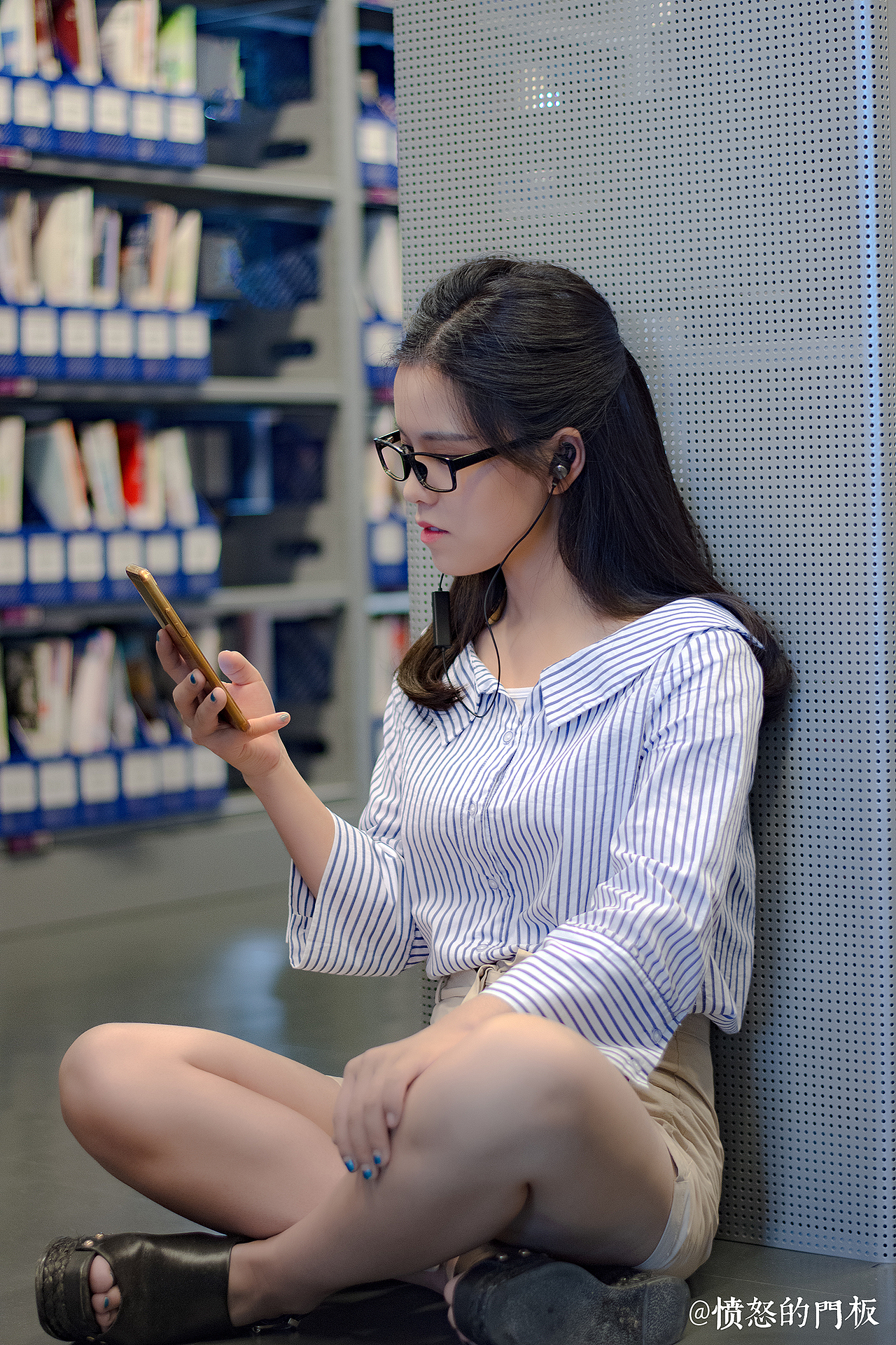 耳机产品场景模特图图书馆拍摄合辑