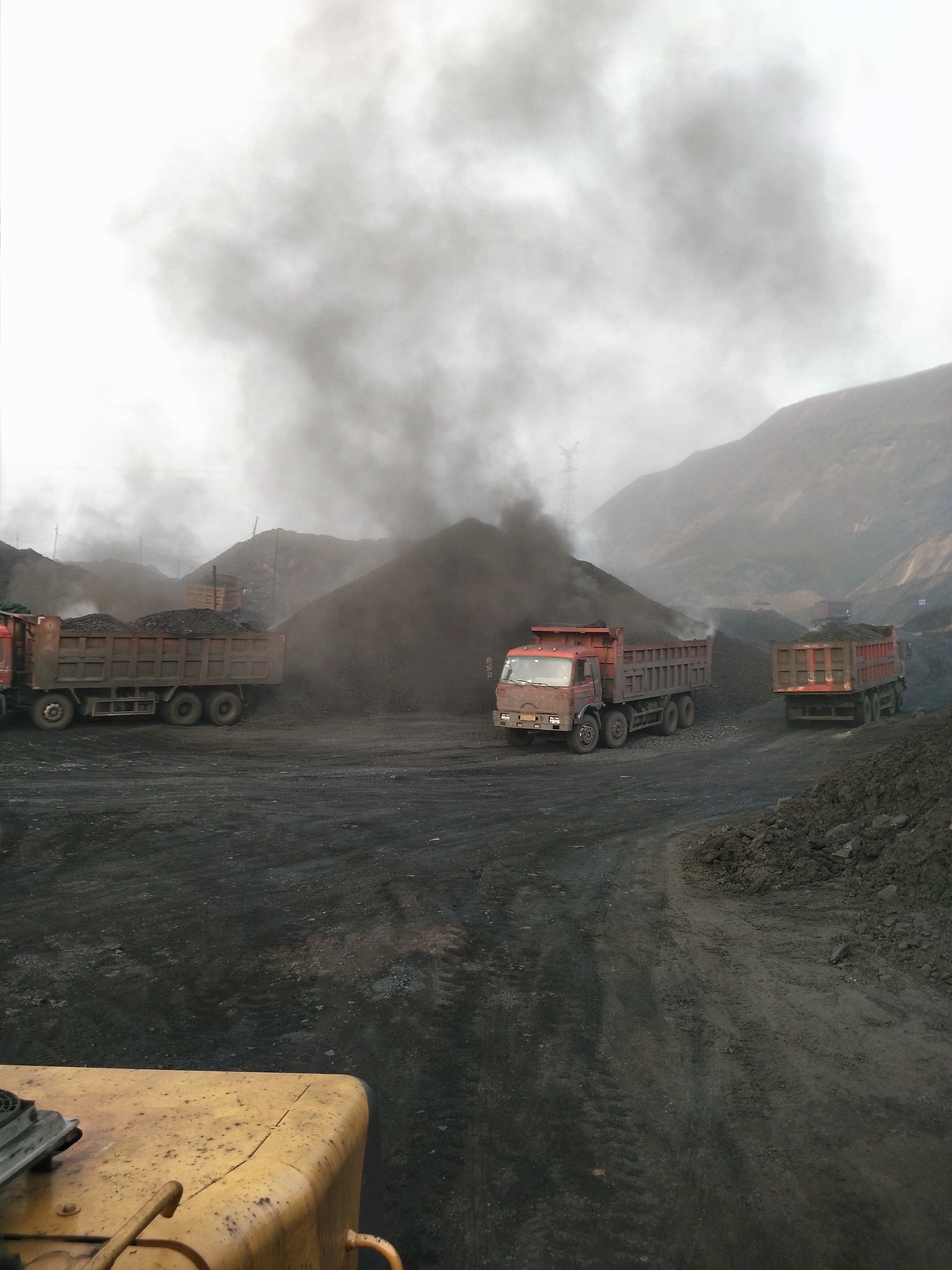 火烧煤炭狼烟四起污染环境