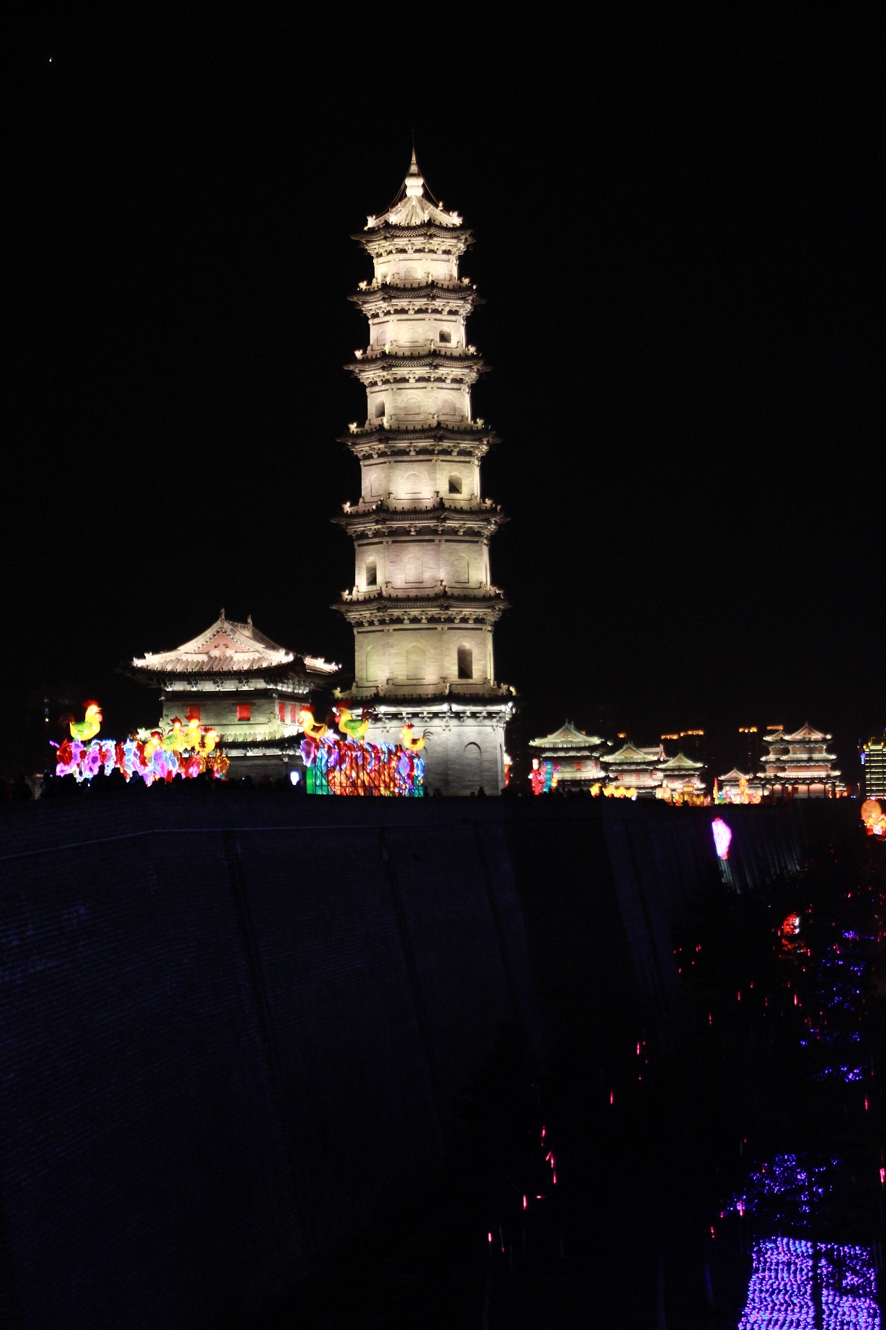 记忆深处的春节习俗 探访坐落在中国大同古都城墙上的灯会|大同|城墙|花灯_新浪新闻