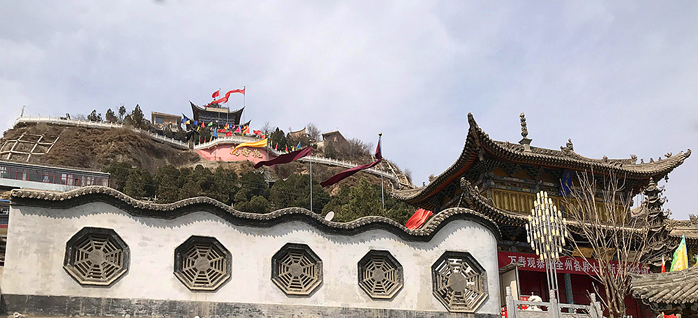 看起来不高,爬起来还挺费劲的~!