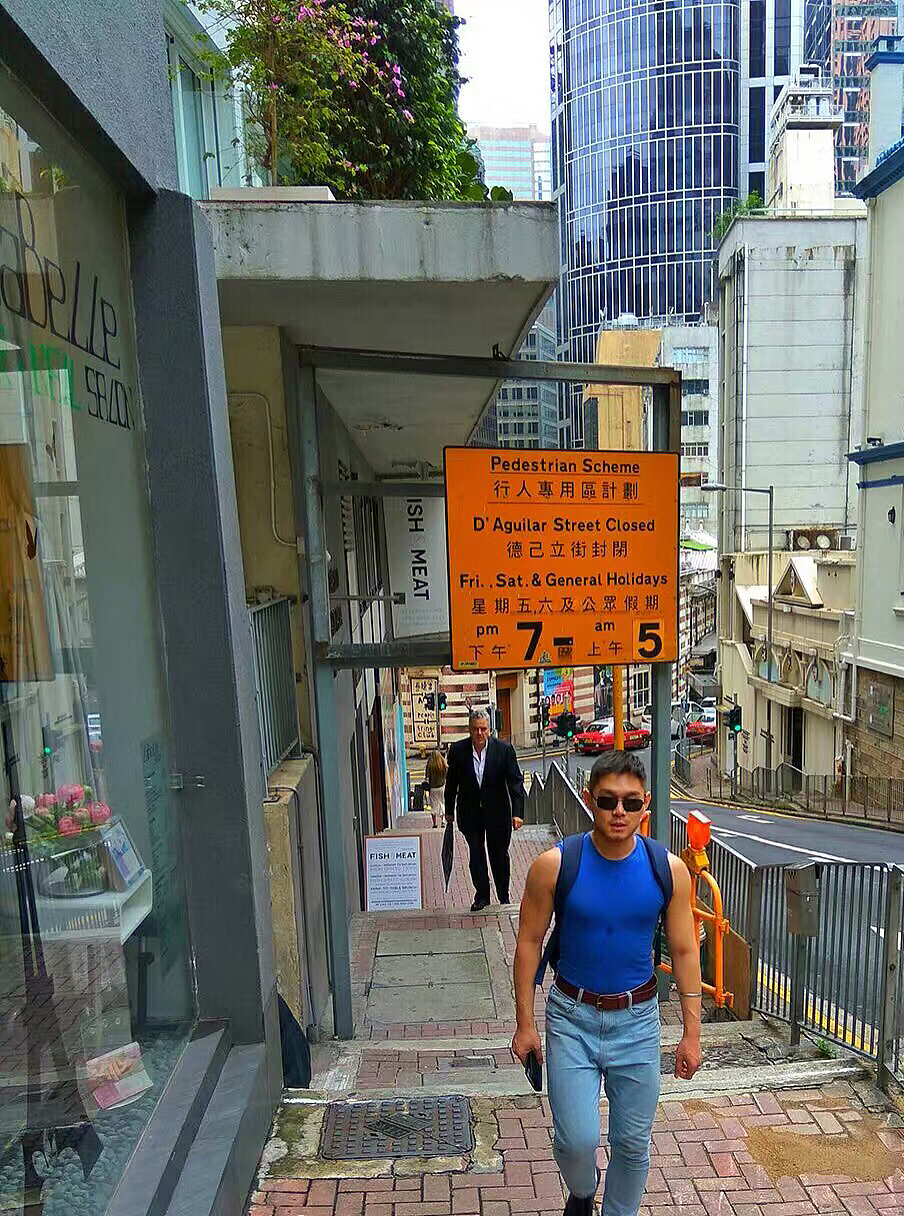 很可惜,当我真正理解“较真”二字的含义,很多更优秀的人早就已经把它当作艺术,融入生活,把生活编织的有如无可代替的艺术品,别具一格,而享受其中.
而在这之前,较真对我来说,只是一种态度.<br>