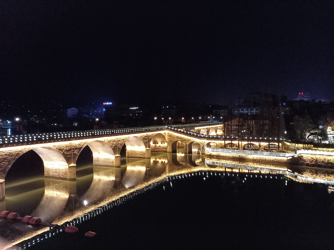 我们打碎了一个瓷器——记瓷城渌水旁的民宿