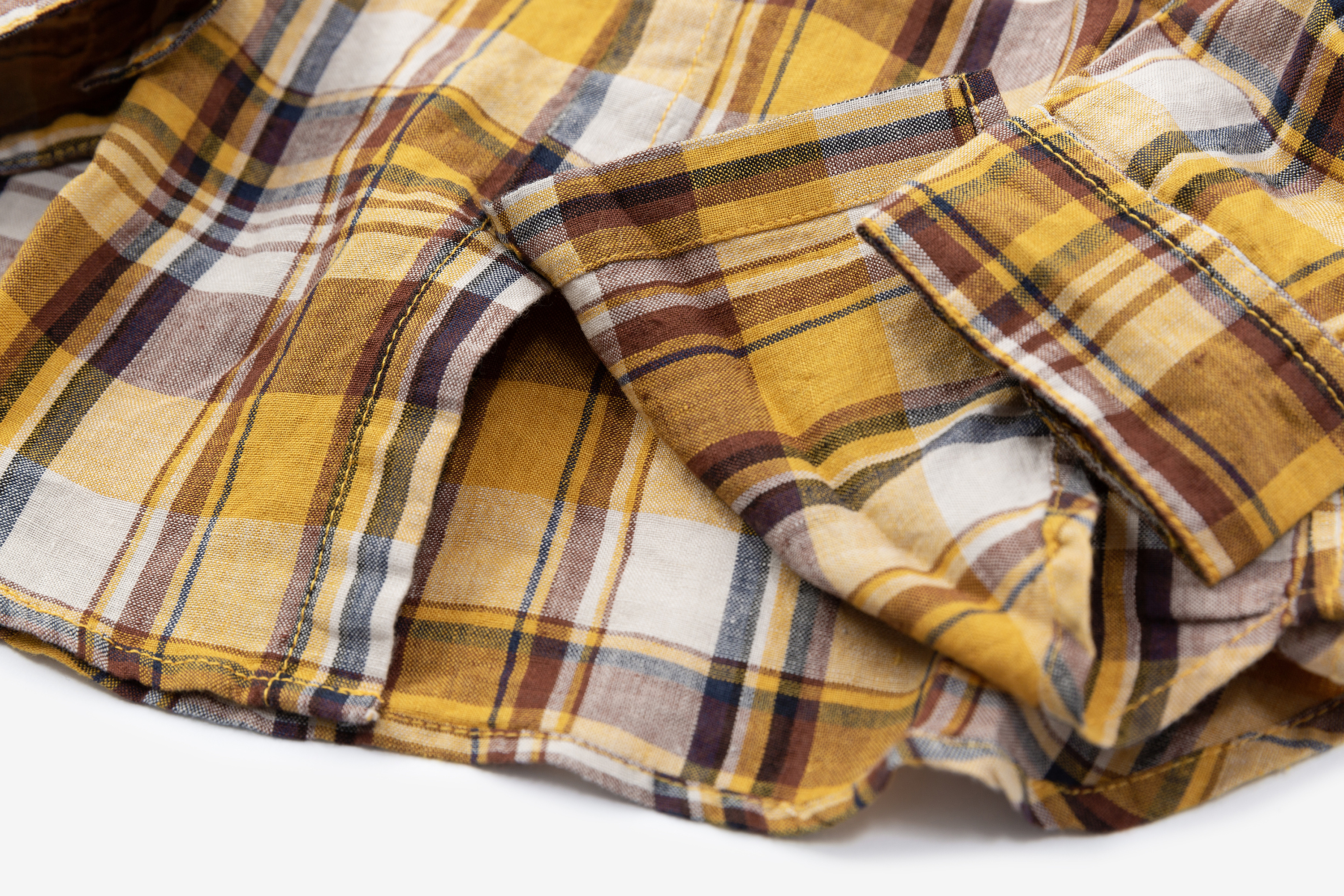 方格衬衫童装衣服服装白底静物产品拍摄图