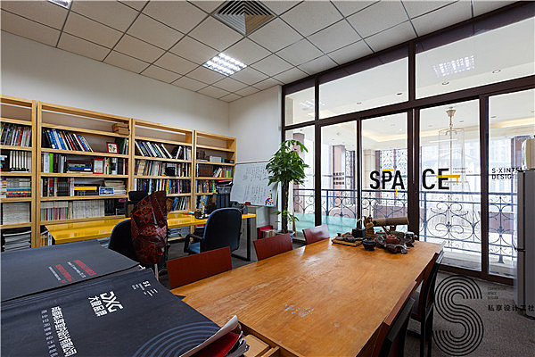 成都高端不贵的商铺设计公司私享设计工社一个出产精品设计案例的公司(SXD私享设计工社总部办公室)