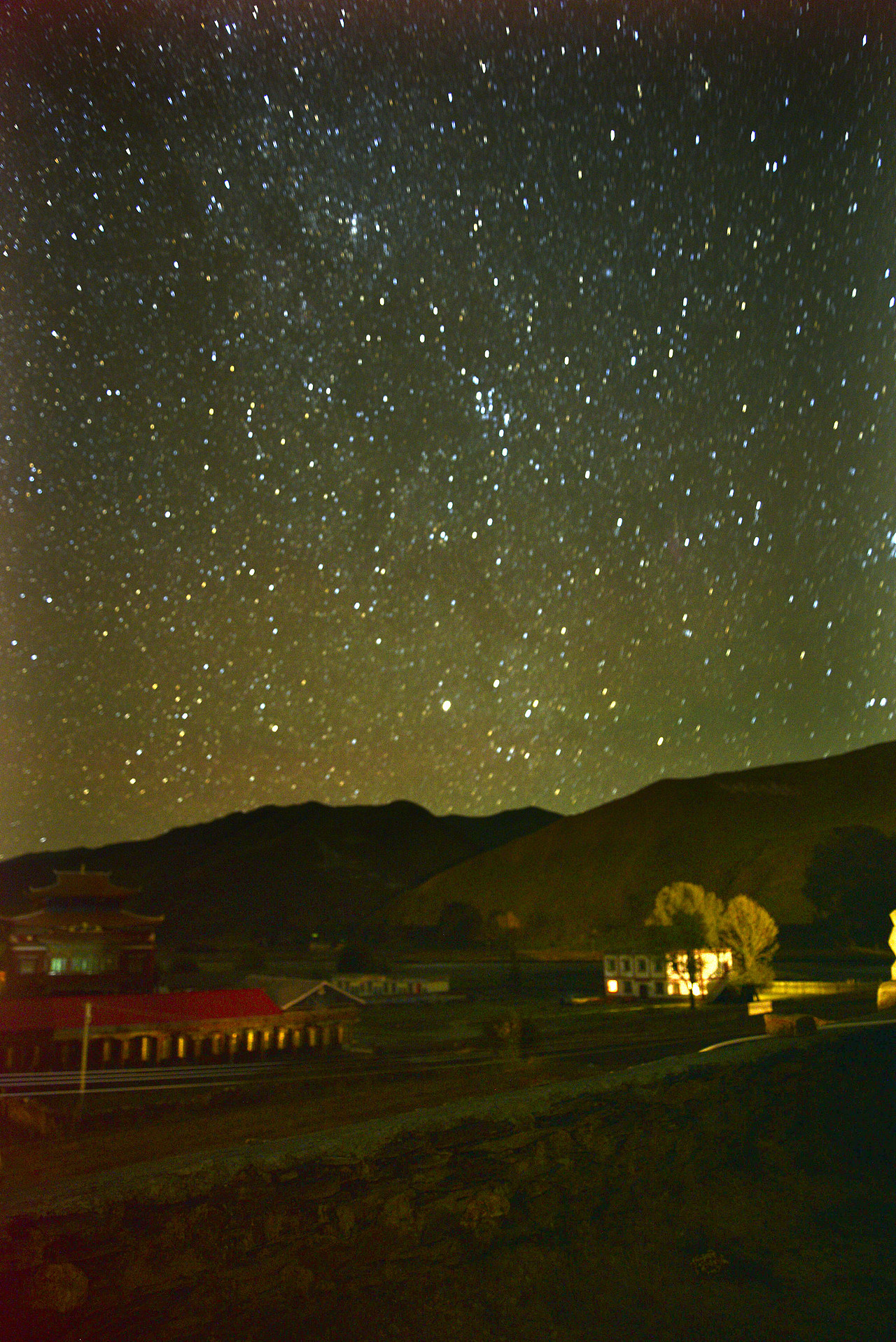 喇荣五明佛学院色达纪实藏族佛教神圣壮观