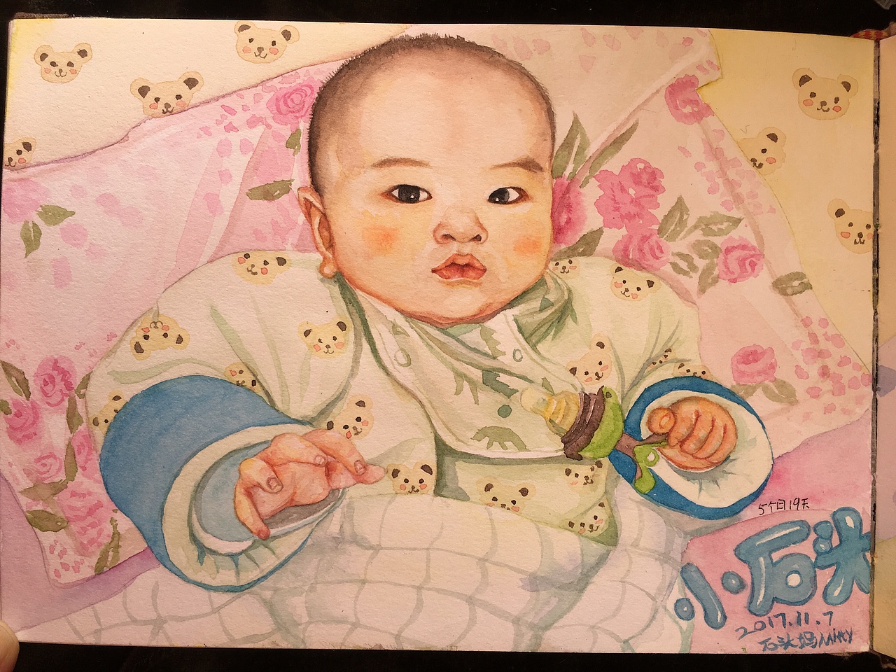 第一次用咬咬乐,妈妈拍照片的时候就愣愣的看着妈妈的手机,小孩子都喜欢玩手机