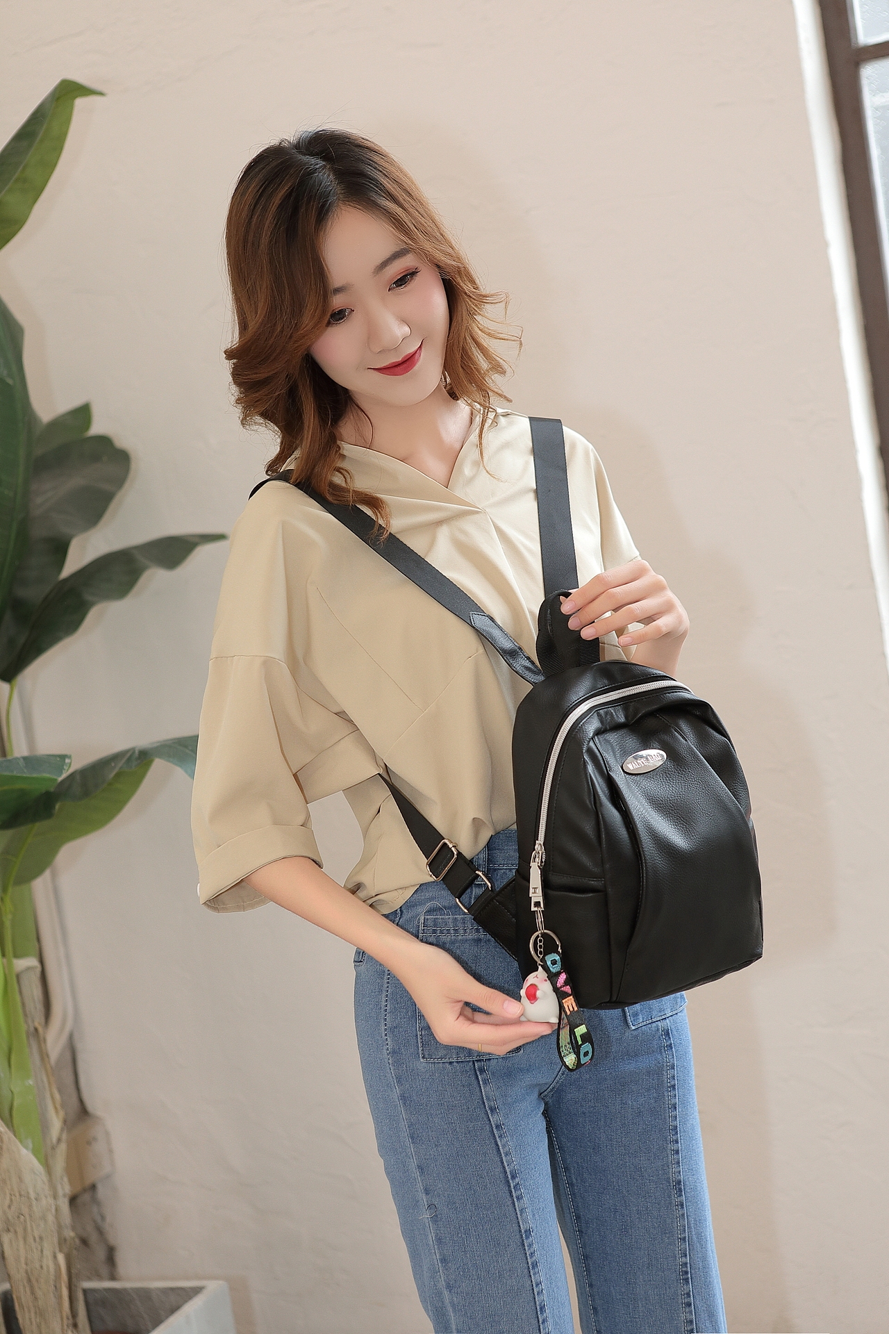 淘宝女包摄影 双肩背包拍摄 模特摆拍摄影 网拍图片