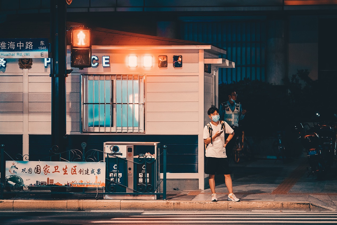 武康路掃街（圖ZMjcwMTU2MTc2） - 人文/紀(jì)實(shí)攝影 - 站酷設(shè)計(jì)師克里空原創(chuàng)素材 - 站酷ZCOOL