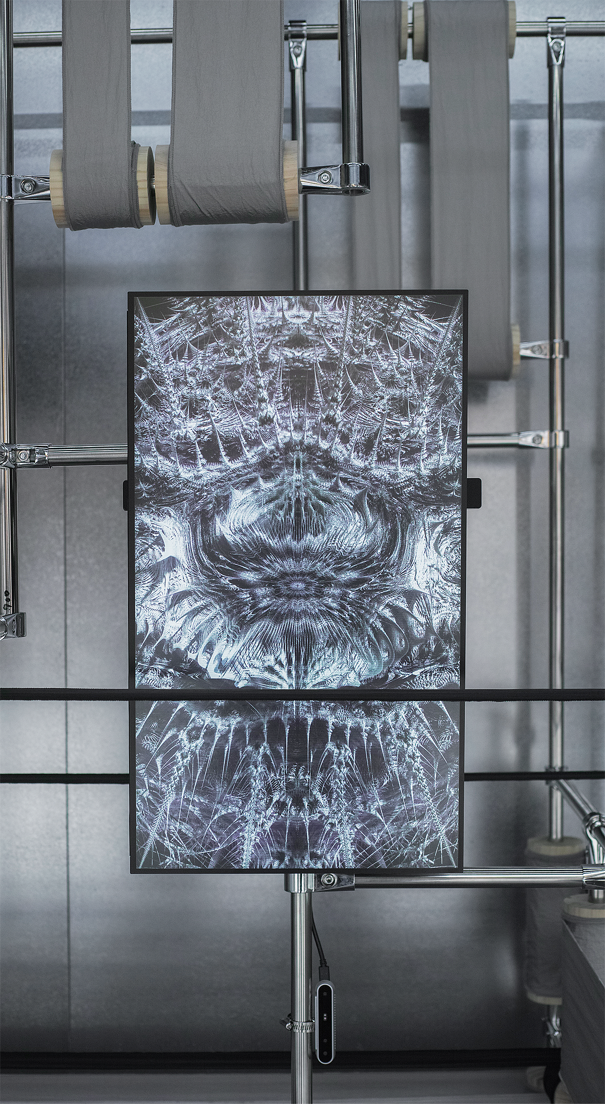 REVIEW - INTO EXKOEN