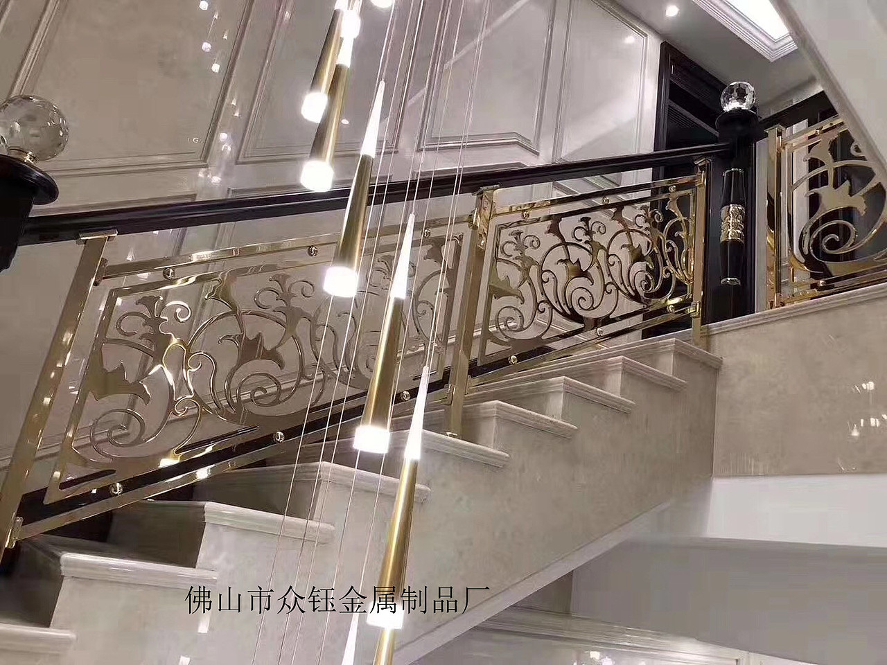 别墅楼梯装铝艺K金护栏装饰提气显品