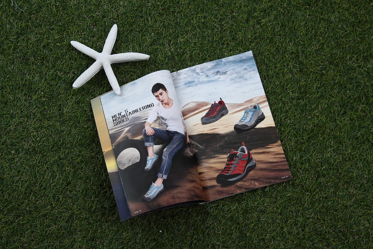 休闲鞋画册设计[原创作品]（图ZMjc1NDM5ODUy） - 书籍/画册 - 站酷设计师karin_薛薛原创素材 - 站酷ZCOOL