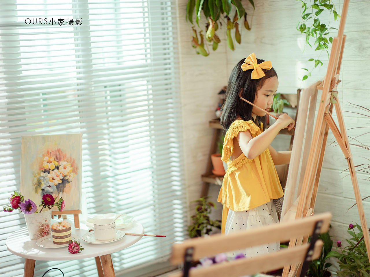 爱画画的小女孩