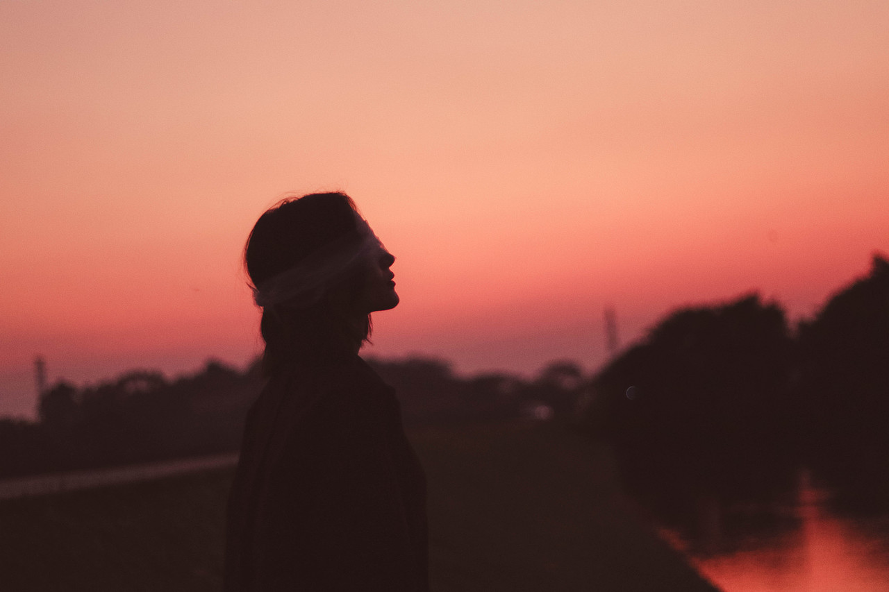 人生而孤独（图ZMTkzNTM4MjI4） - 人像摄影 - 站酷设计师青铷原创素材 - 站酷ZCOOL