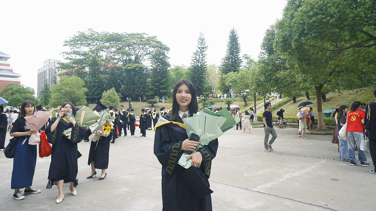 大学寝室最后一位毕业的宝贝--敏敏子