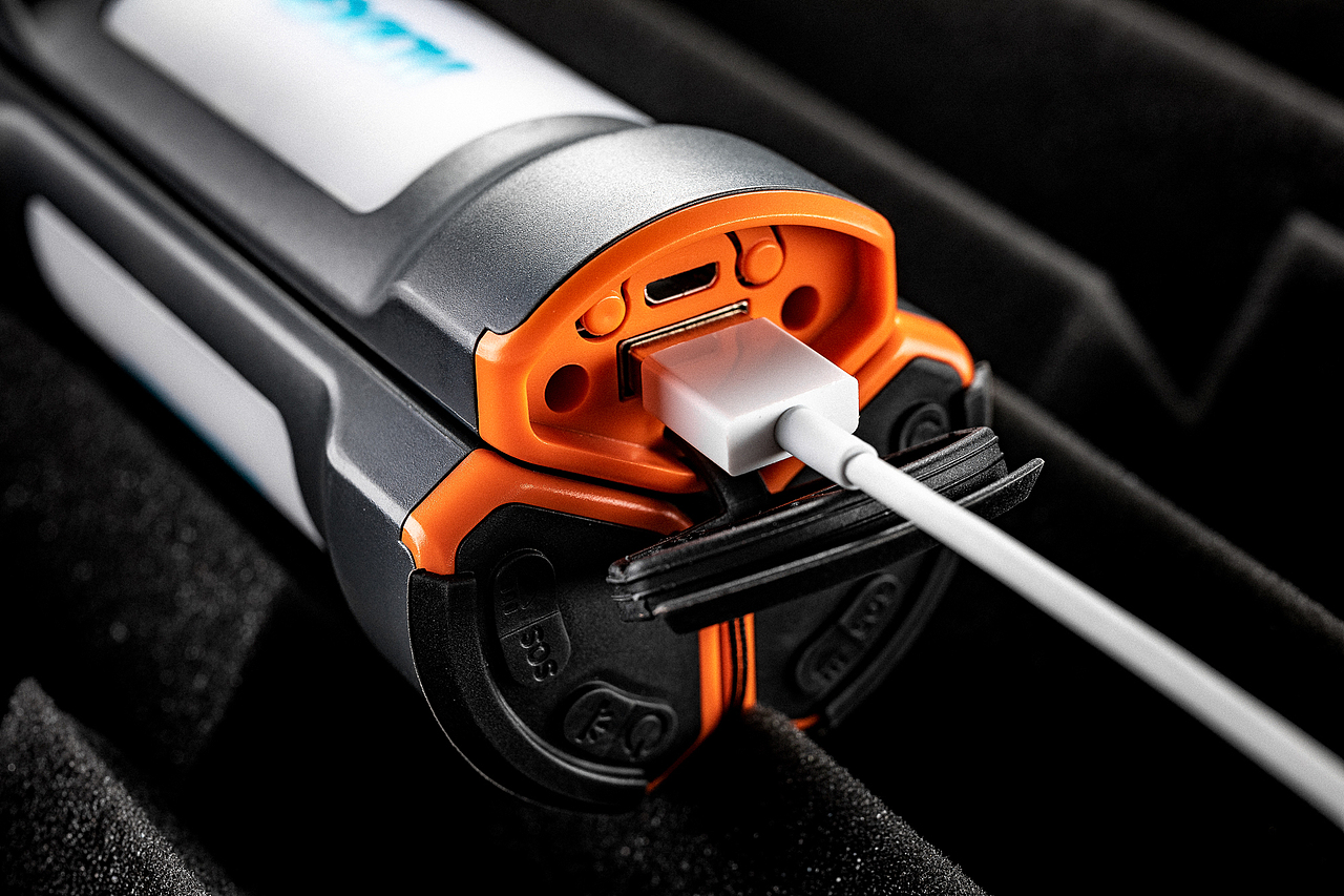 随手拍丨NEXIOM 能量棒 分体式三防手电筒