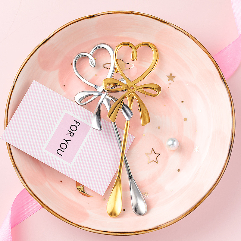 挥动的仙女棒 | 爱心蝴蝶结搅拌勺 | 勺子餐具摄影（图ZMTc4MjYzNzEy） - 产品摄影 - 站酷设计师漫渡光影原创素材 - 站酷ZCOOL