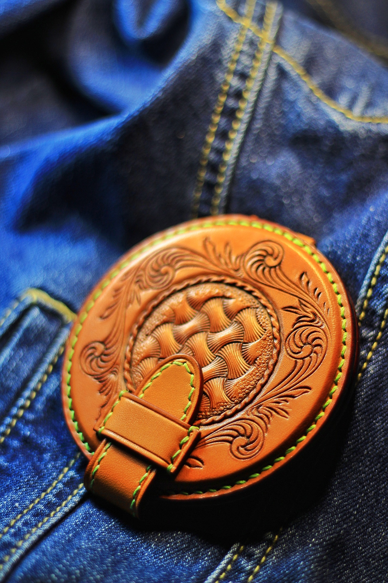 皮雕作品(化妆镜)|手工艺|工艺品设计|周太炎_原创作品-站酷zcool