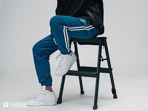 街头品牌STERTAG“躁动”复古运动裤