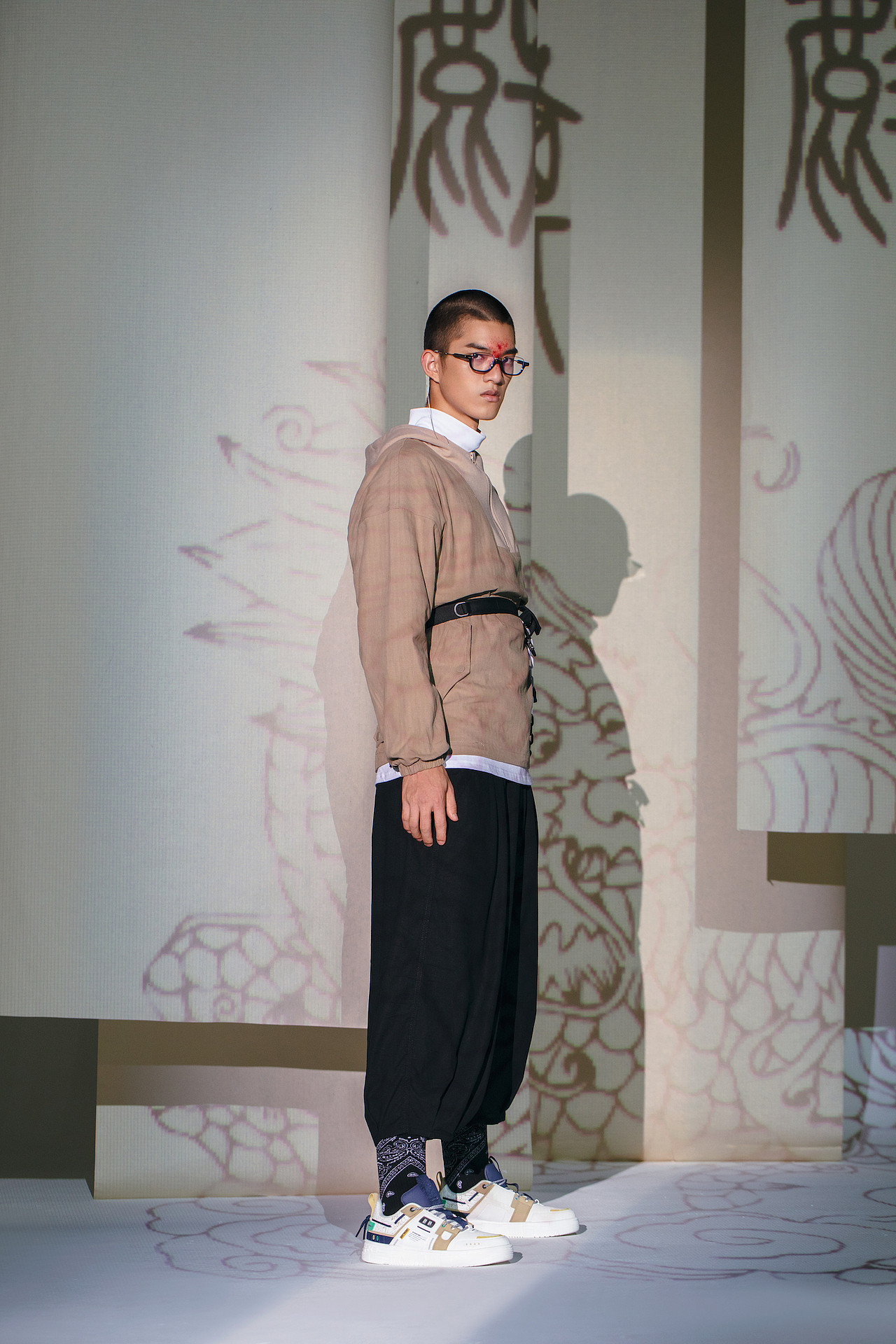 鸿星尔克浔系列摄影（未修）（图ZMjg3NTg5OTgw） - 时尚/艺术摄影 - 站酷设计师四方上下鞋服摄影原创素材 - 站酷ZCOOL