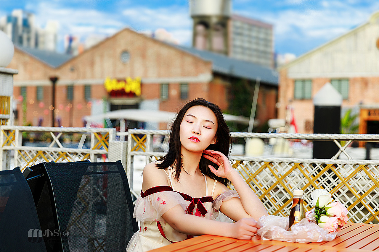 太古倉(cāng)碼頭——街拍（圖ZMjE1ODU5ODM2） - 人像攝影 - 站酷設(shè)計(jì)師小S視覺(jué)原創(chuàng)素材 - 站酷ZCOOL