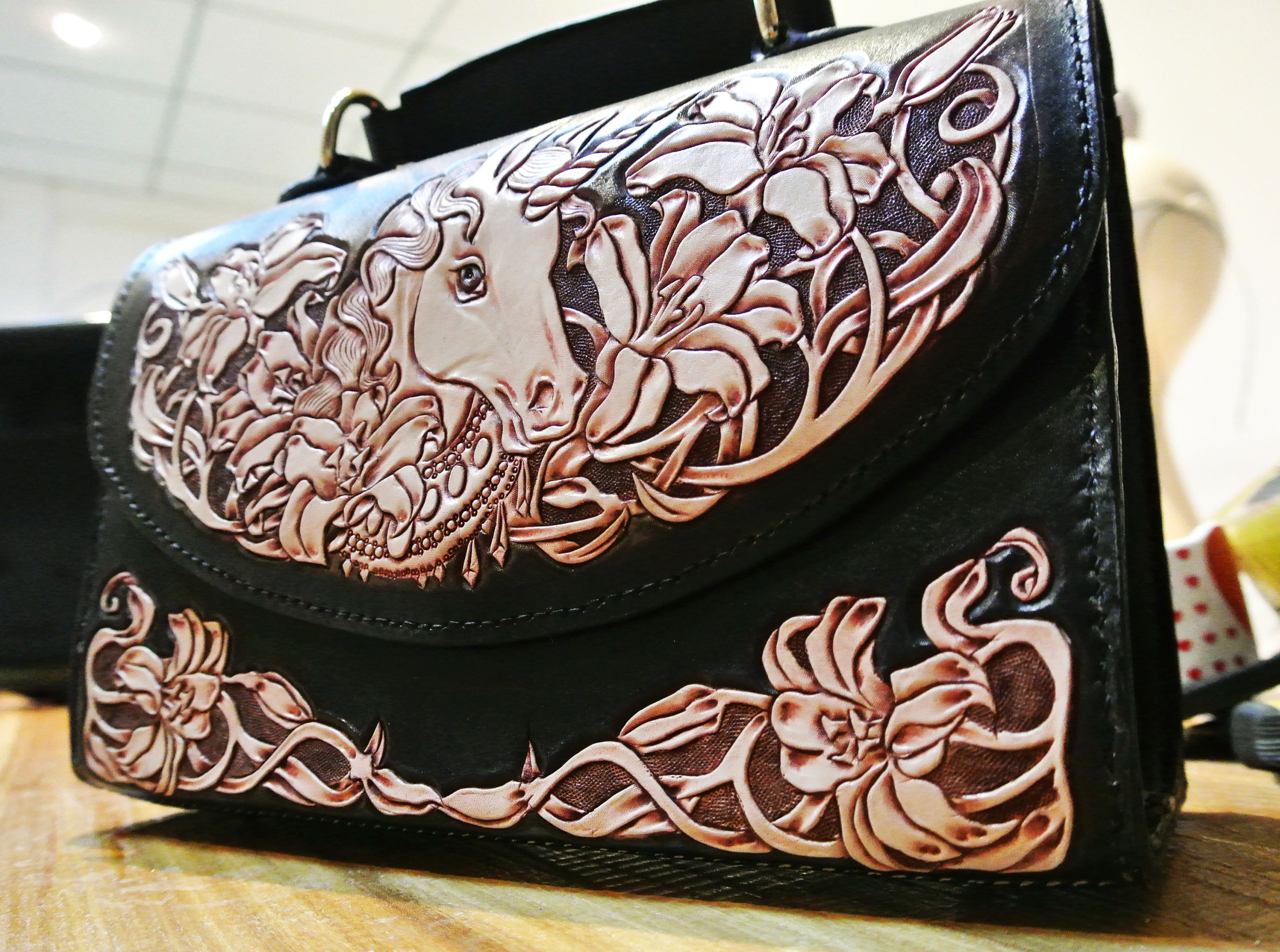 皮雕独角兽百合手包(图案原创)