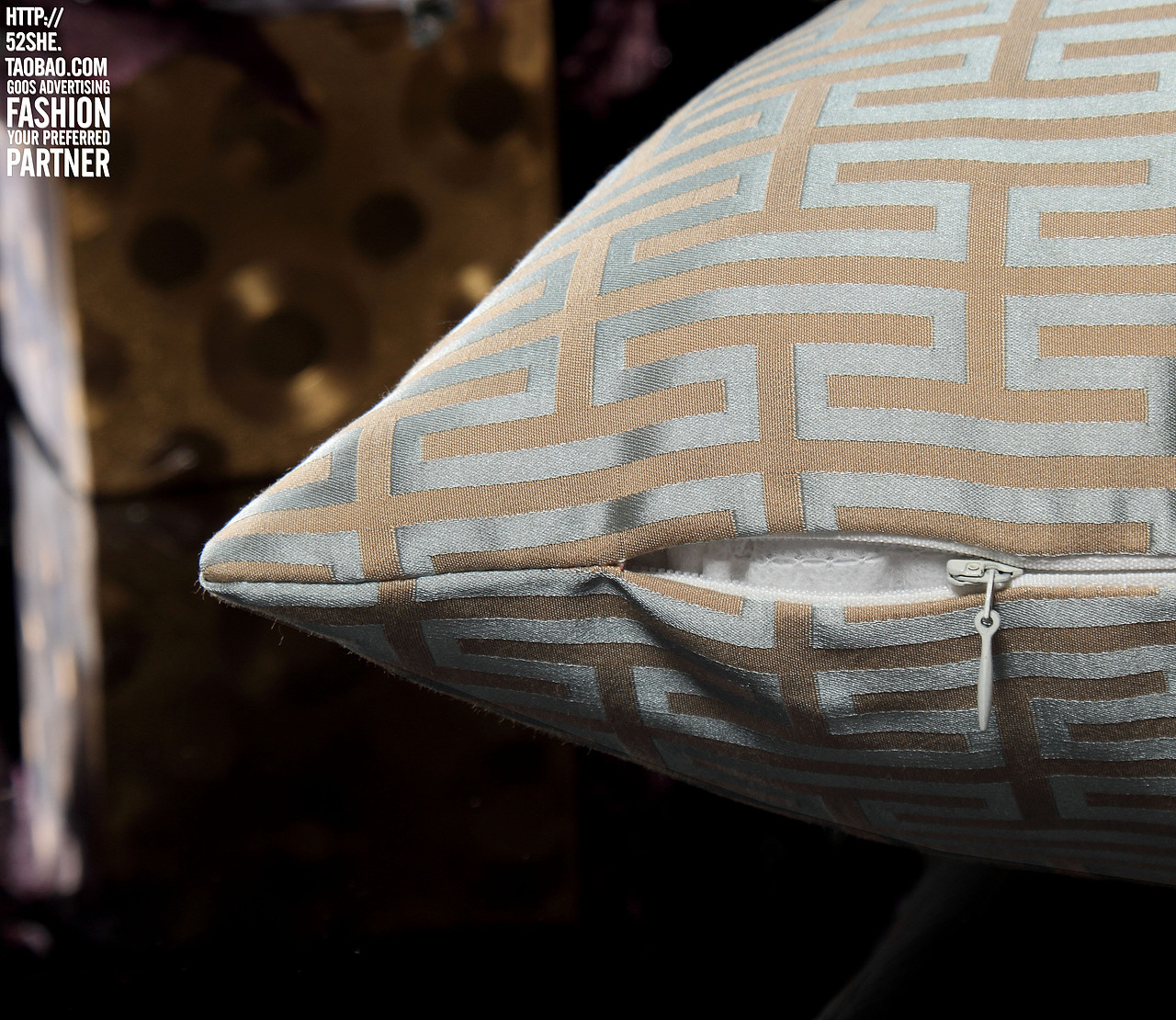 抱枕枕头黑底静物拍摄毛巾浴巾拍摄 家居家纺淘宝产品商业摄影服务（图ZMzk0MTMzMzI=） - 产品摄影 - 站酷设计师古斯广告原创素材 - 站酷ZCOOL