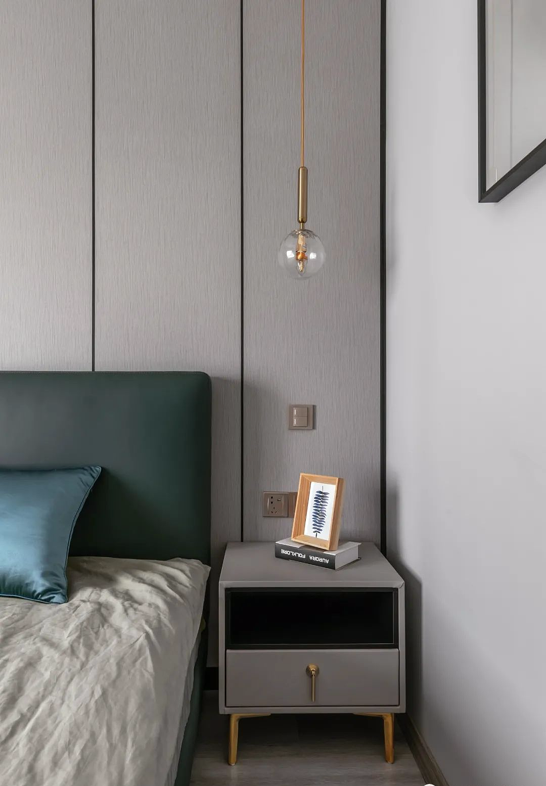 欧式的精致浪漫,呈现出一个优雅端庄的空间。