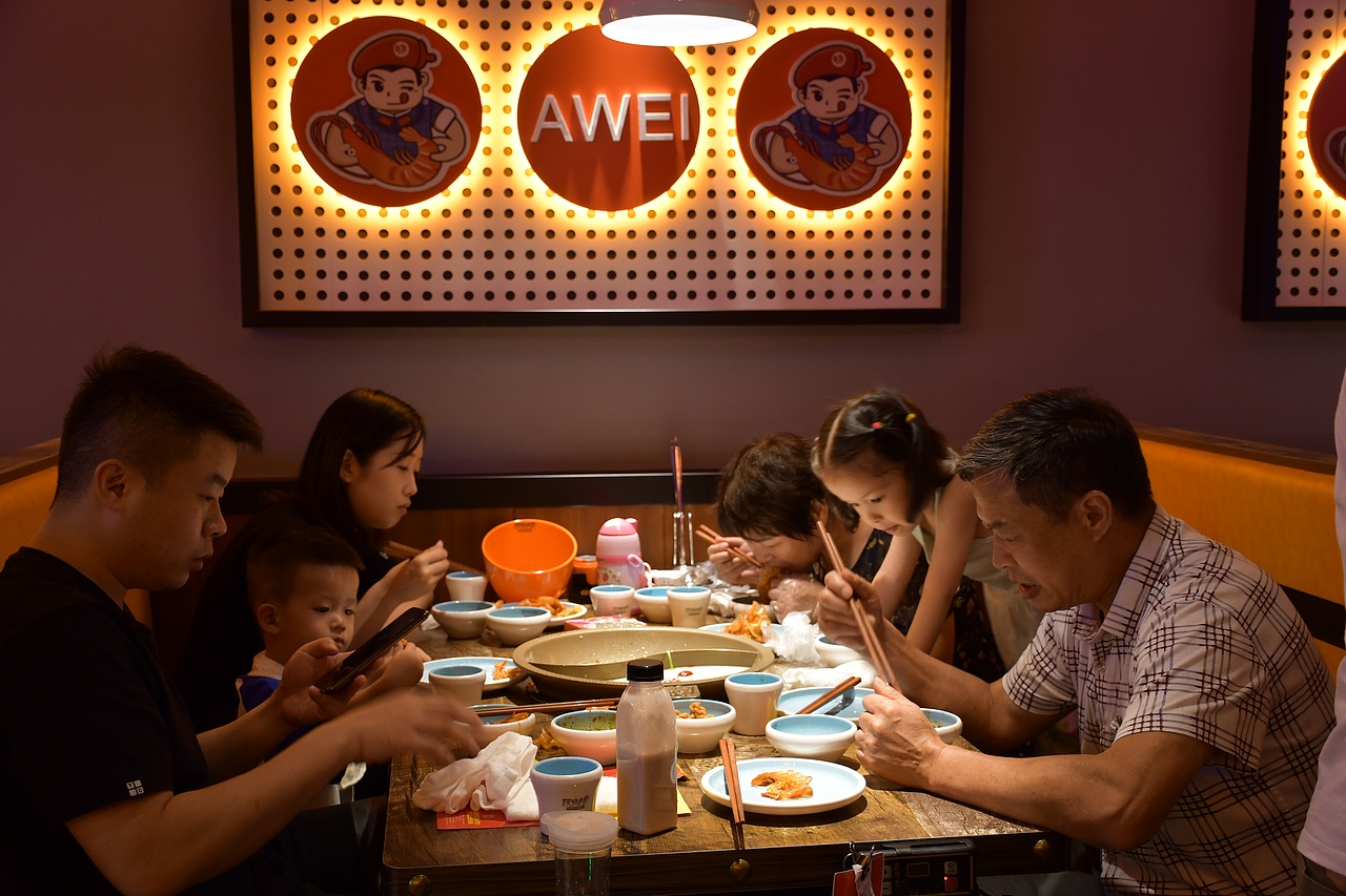 成雄海餐饮旗下阿味大虾火锅连锁品牌店面用餐纪录