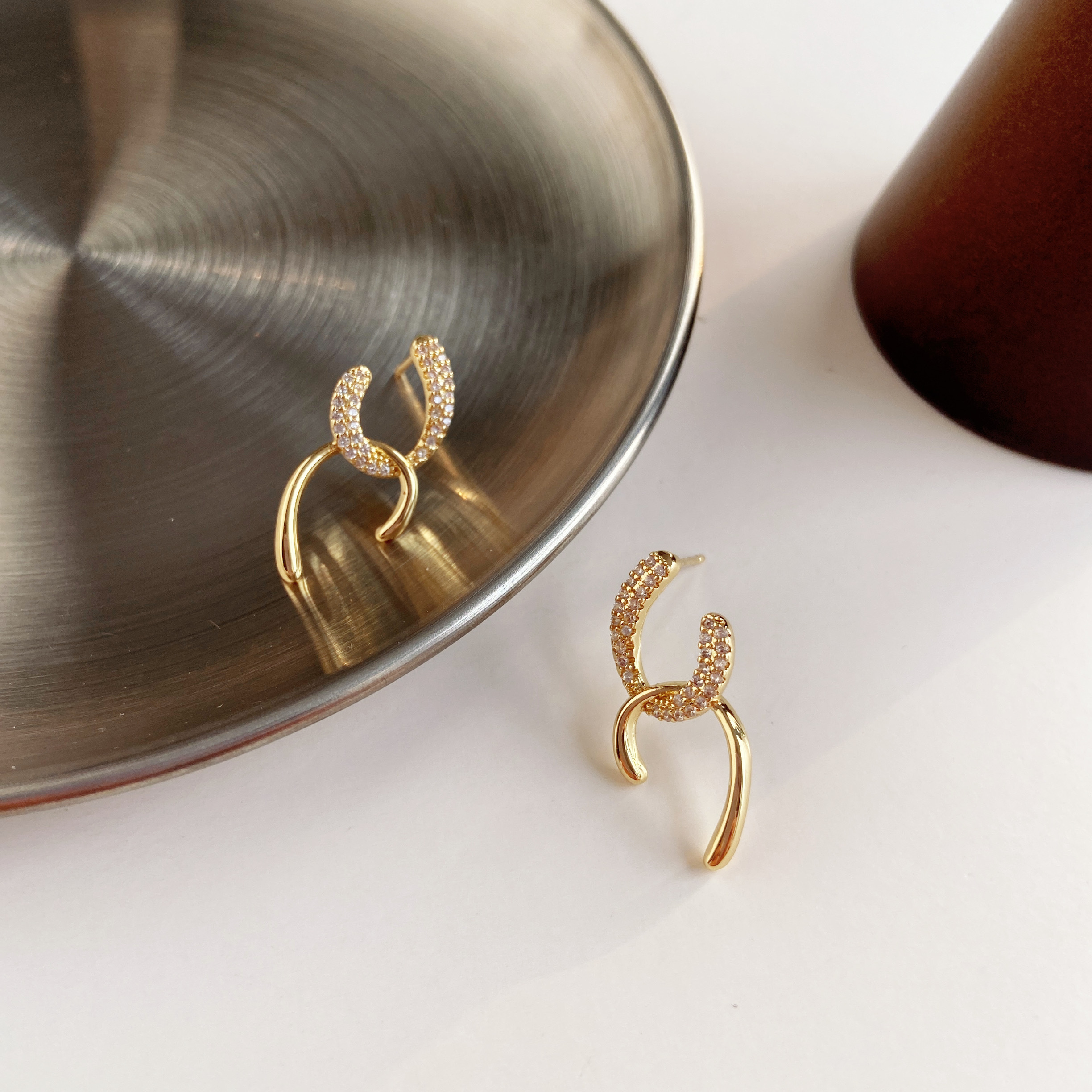 ins风冷淡风耳饰耳环场景图拍摄 合金 银饰品模特拍摄|摄影|产品摄影