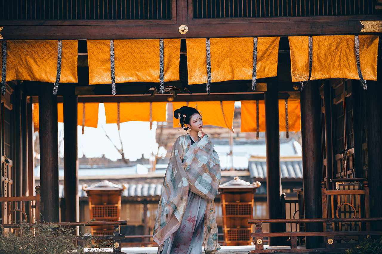 生于帝王家，困于城府中（图ZMTA0OTk2NTcy） - 人像摄影 - 站酷设计师小白_BYF原创素材 - 站酷ZCOOL