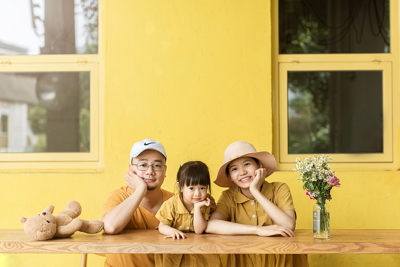一家三口丨紫泥堂创意园丨朝上视觉人像摄影