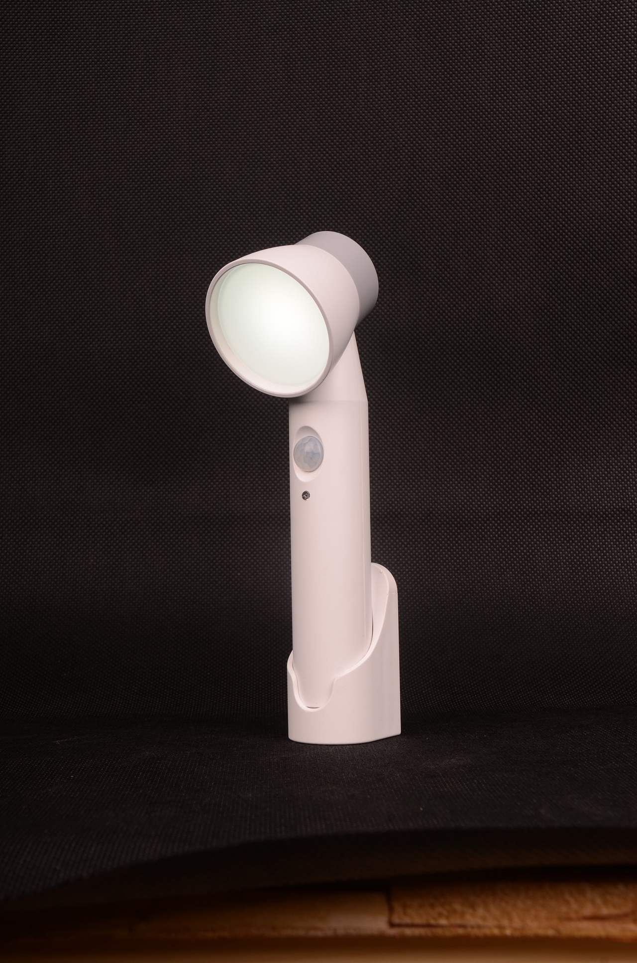 精修 感应灯详情