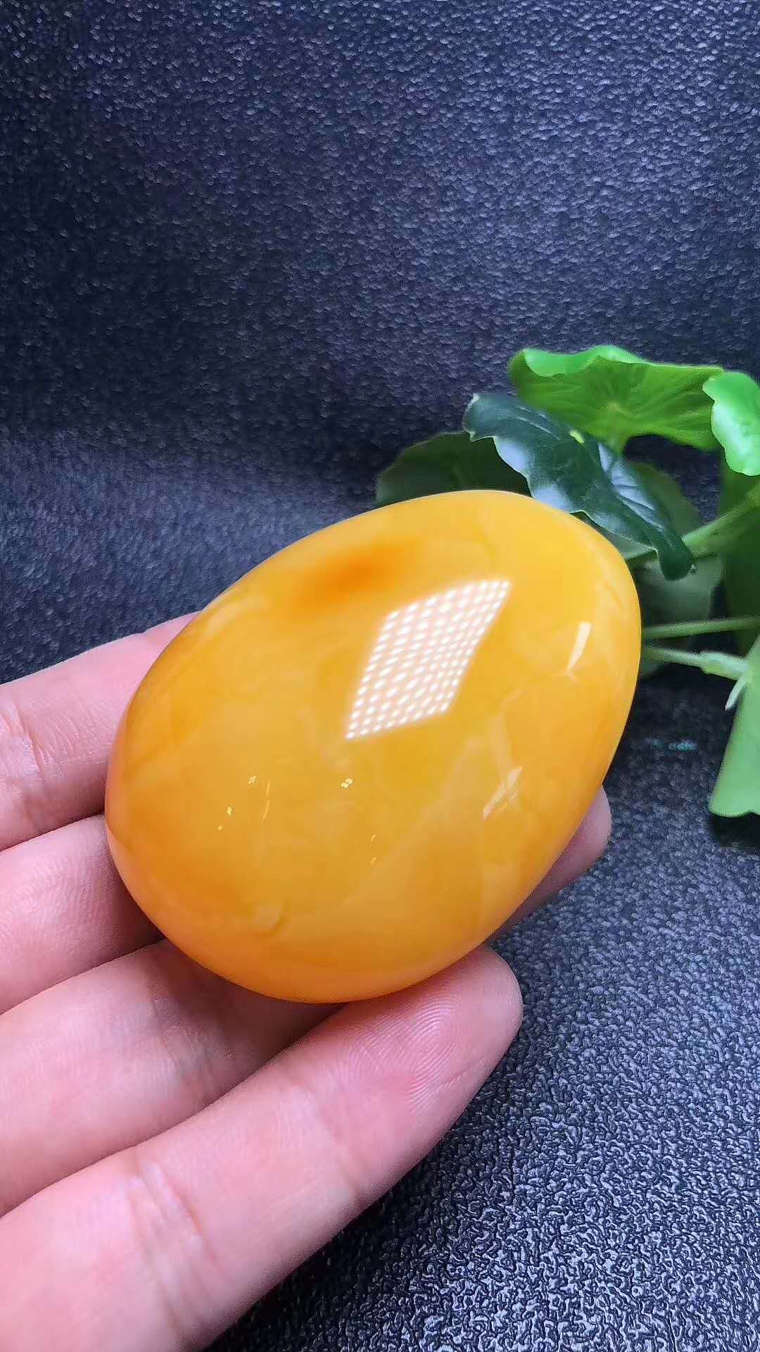 天然鸡油黄蜜蜡吊坠