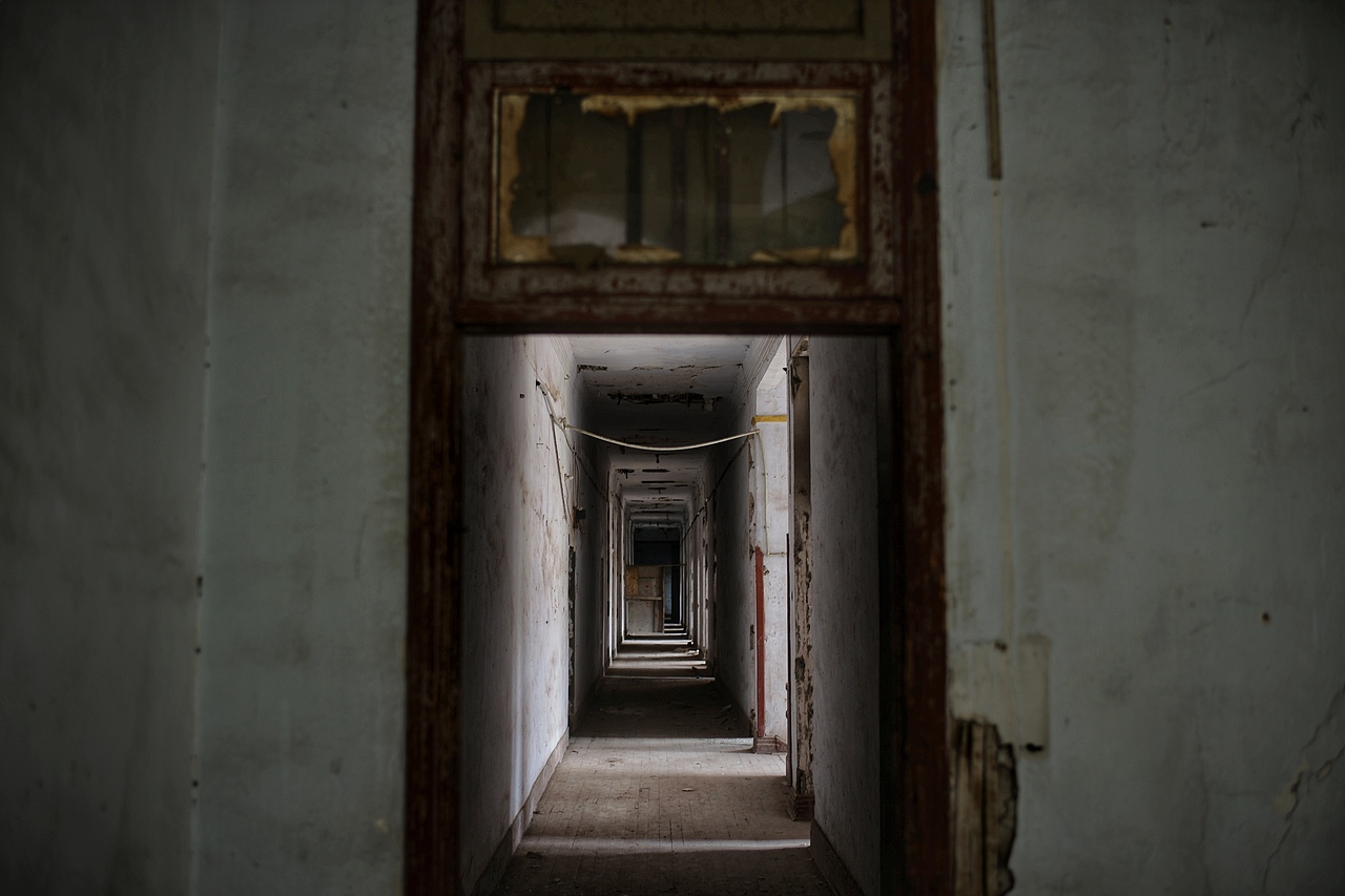 南充花市街104号的那些破窗户.